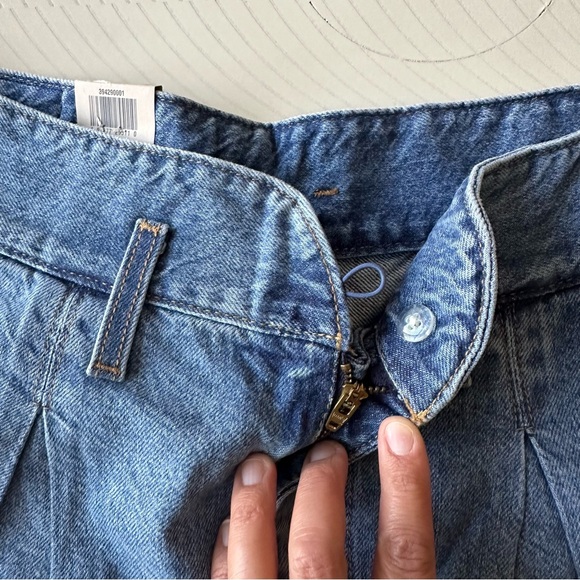 Levi's 100% Cotton Denim High-Waisted Mom Shorts - Picture 7 of 8